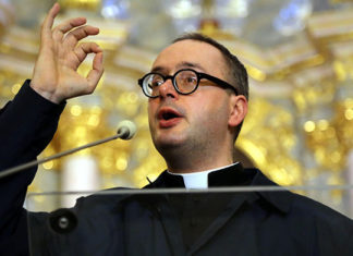 Jak żyć na pełnej petardzie – czyli opowieść o ks. Janie Kaczkowskim