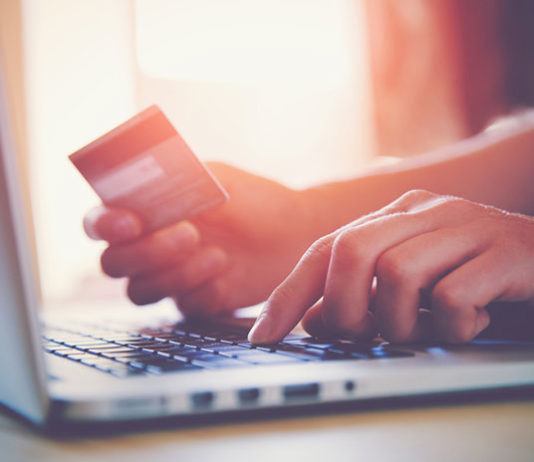 Jak płatności internetowe wpływają na użytkowników sklepów internetowych?