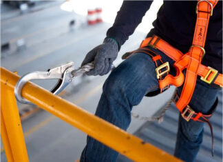 Asekuracja niezbędny atrybut dekarzy i alpinistów