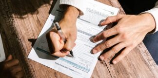 Faktoring a tradycyjne formy finansowania - porównanie i wady i zalety