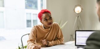 Jakie dokumenty są potrzebne do skorzystania z usługi faktoringu?