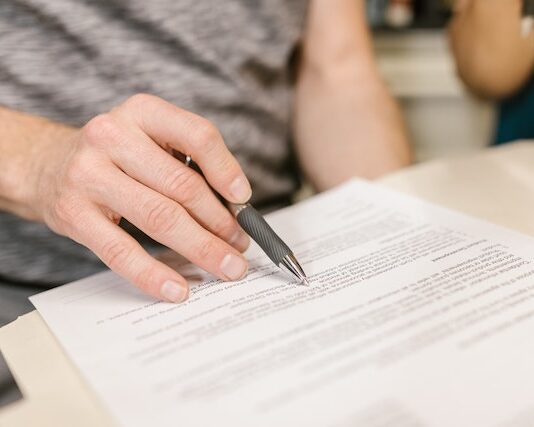 Leasing a kredyt – różnice, korzyści i wady każdej z opcji. Leasing a kredyt