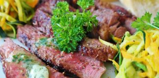 Jakie są główne cechy procesu komunikowania?