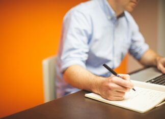 Co składa się na organizację pracy?