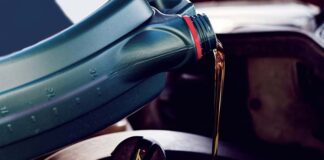 Ile oleju do podnośnika teleskopowego